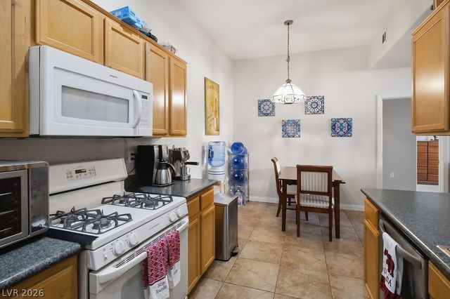 3325 Cactus Shadow Street 104, Las Vegas, NV 89129