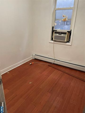 18 Graham Street, Jersey City, NJ 07307