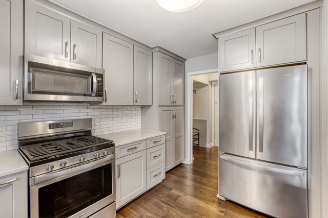 2222 Seaver Lane, Hoffman Estates, IL 60169