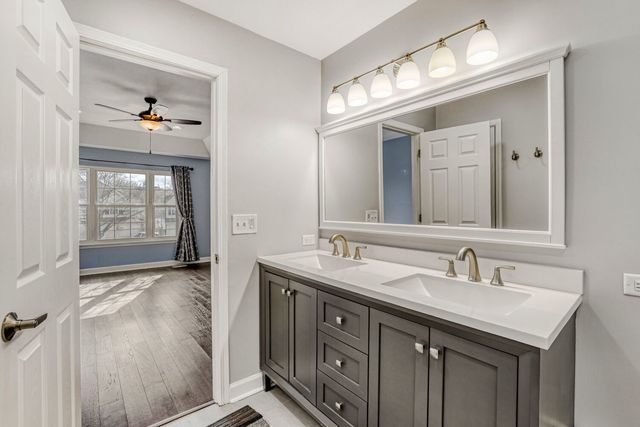 2222 Seaver Lane, Hoffman Estates, IL 60169