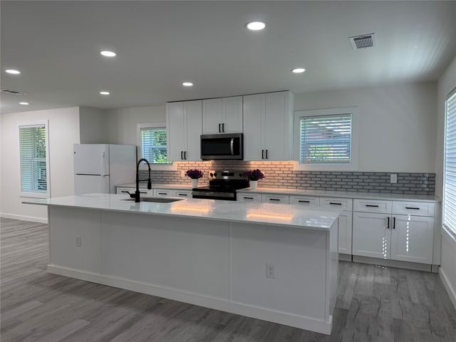 310 Sunset Court, Arlington, TX 76013