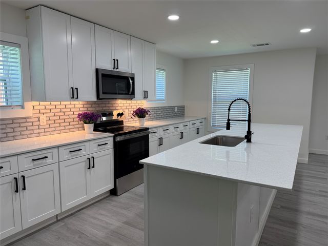 310 Sunset Court, Arlington, TX 76013