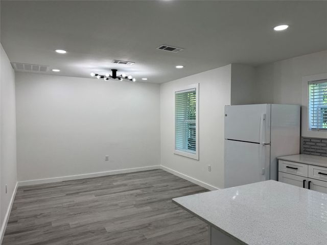 310 Sunset Court, Arlington, TX 76013