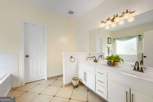 10 Jessamine Trail, Lawrenceville, GA 30046