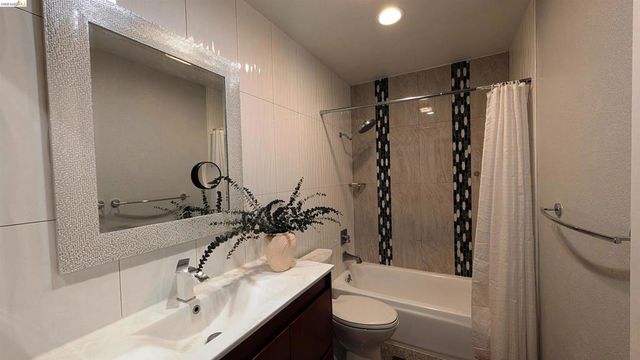 10013 Foxboro Cir, San Ramon, CA 94583