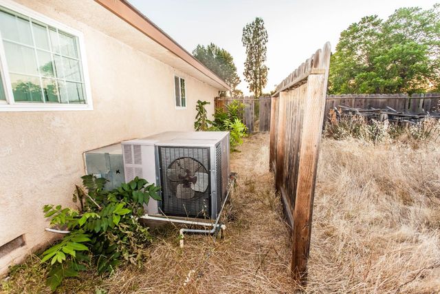 7464 Paula Ave., Fresno, CA 93611