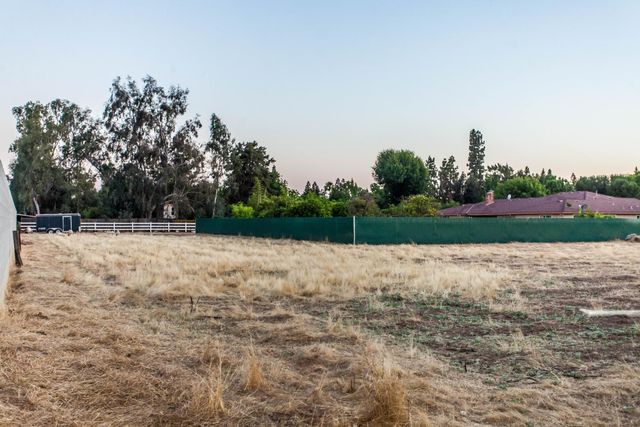 7464 Paula Ave., Fresno, CA 93611