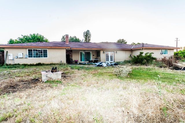 7464 Paula Ave., Fresno, CA 93611