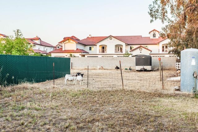 7464 Paula Ave., Fresno, CA 93611