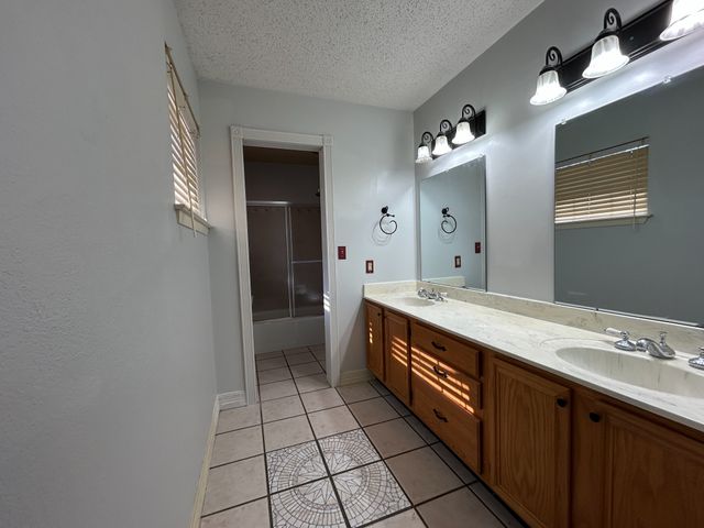 2601 Norwood Lane, Arlington, TX 76013