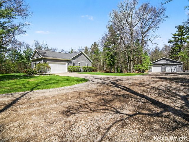 1492 Crystal Lake Road, Whitehall, MI 49461