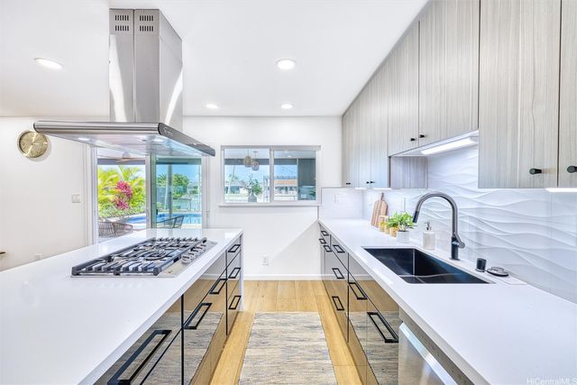 6703 Hawaii Kai Drive, Honolulu, HI 96825