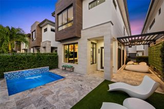 8272 Central Park Blvd, Doral, FL 33166