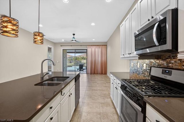 8260 Venetian Pointe DR, Fort Myers, FL 33908