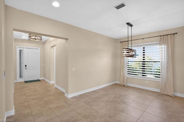 8260 Venetian Pointe DR, Fort Myers, FL 33908