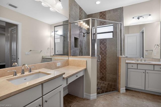 8260 Venetian Pointe DR, Fort Myers, FL 33908