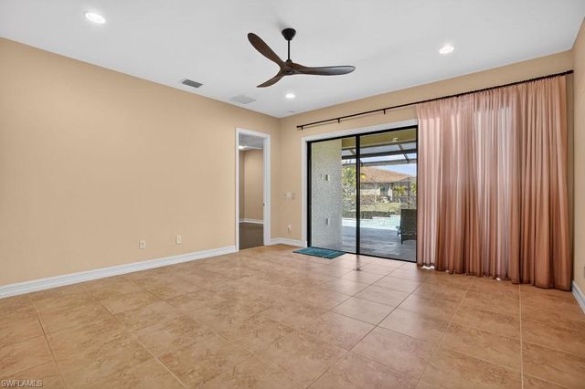 8260 Venetian Pointe DR, Fort Myers, FL 33908