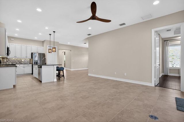 8260 Venetian Pointe DR, Fort Myers, FL 33908