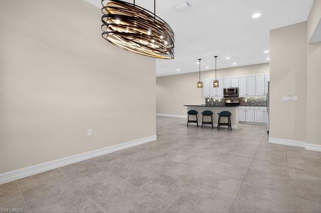 8260 Venetian Pointe DR, Fort Myers, FL 33908