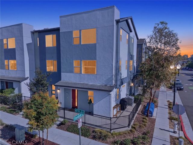 1016 E 4th, Santa Ana, CA 92701