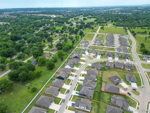 1501 N 72nd Street, Broken Arrow, OK 74014