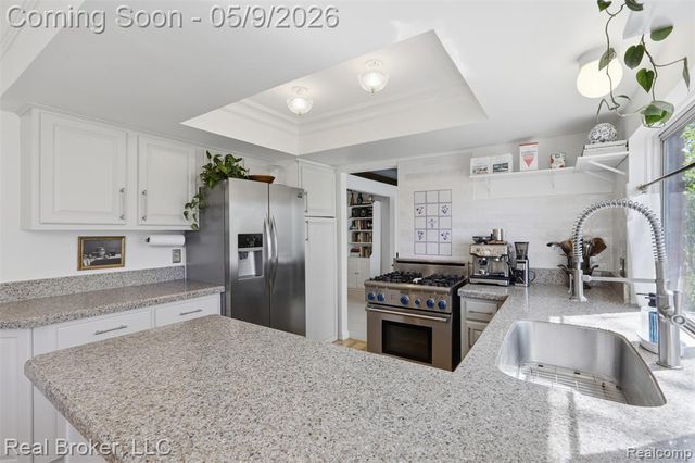 5037 Bantry Drive, West Bloomfield, MI 48322