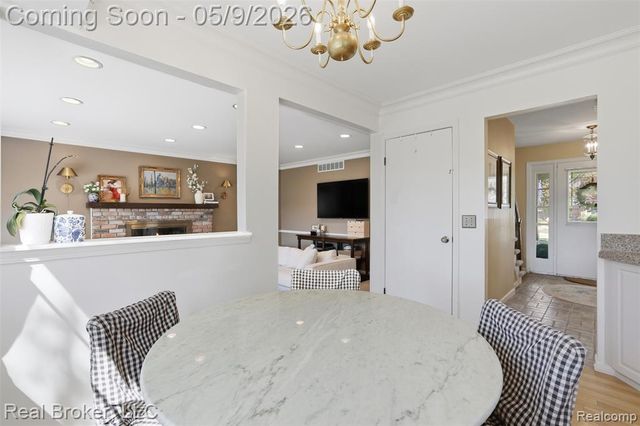 5037 Bantry Drive, West Bloomfield, MI 48322