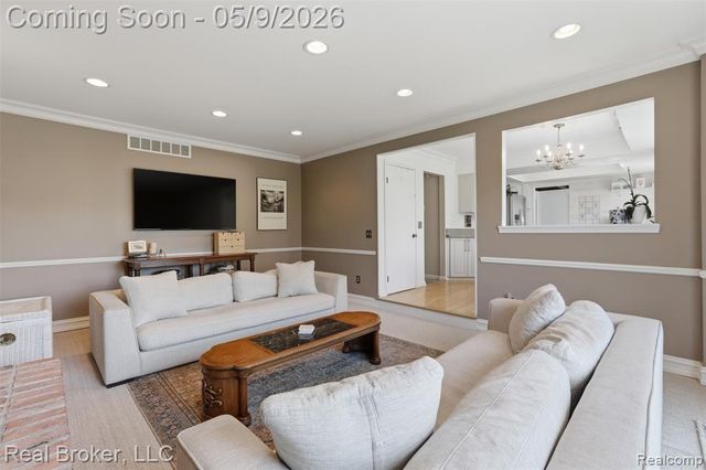 5037 Bantry Drive, West Bloomfield, MI 48322
