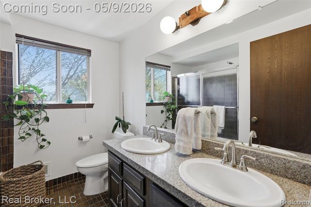 5037 Bantry Drive, West Bloomfield, MI 48322
