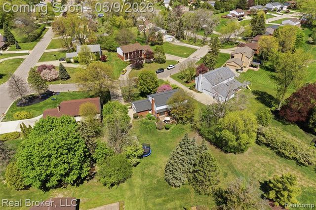 5037 Bantry Drive, West Bloomfield, MI 48322