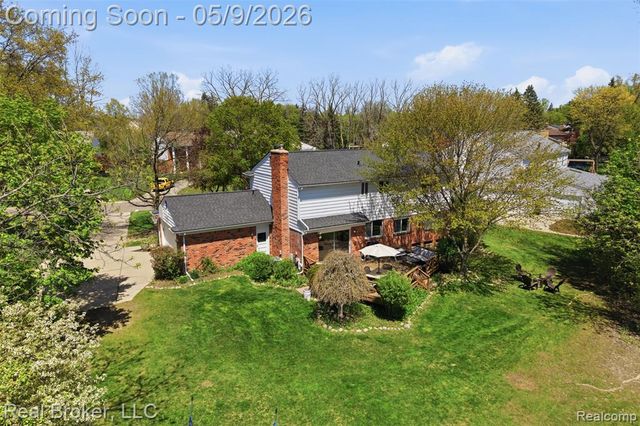 5037 Bantry Drive, West Bloomfield, MI 48322