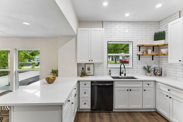 1909 S Pine ST, Georgetown, TX 78626