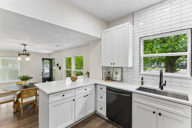 1909 S Pine ST, Georgetown, TX 78626