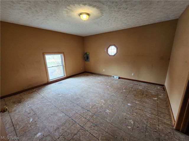 429 Comstock Street NW, Warren, OH 44483