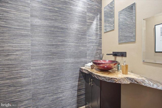 516 FIRESIDE CIR, Cherry Hill, NJ 08003