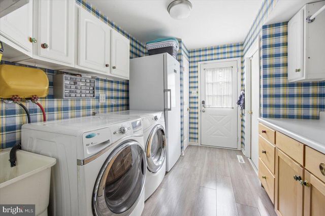 516 FIRESIDE CIR, Cherry Hill, NJ 08003