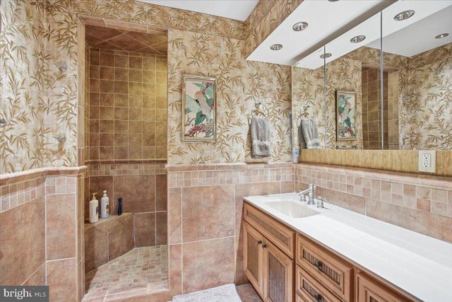516 FIRESIDE CIR, Cherry Hill, NJ 08003