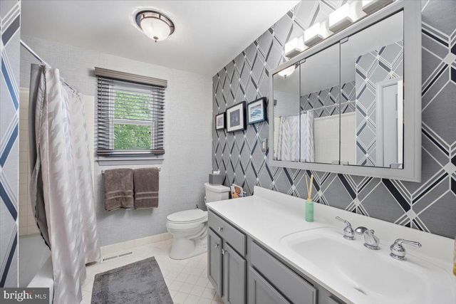 516 FIRESIDE CIR, Cherry Hill, NJ 08003
