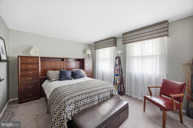 516 FIRESIDE CIR, Cherry Hill, NJ 08003