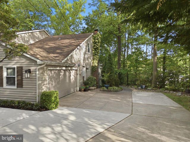 516 FIRESIDE CIR, Cherry Hill, NJ 08003