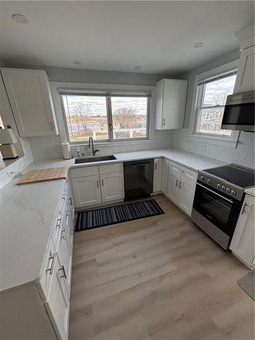 53 Bayberry Road, Narragansett, RI 02882