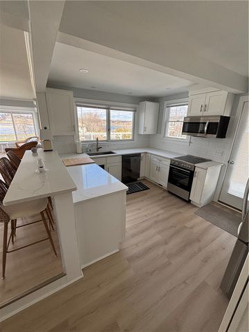 53 Bayberry Road, Narragansett, RI 02882
