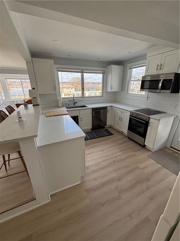 53 Bayberry Road, Narragansett, RI 02882