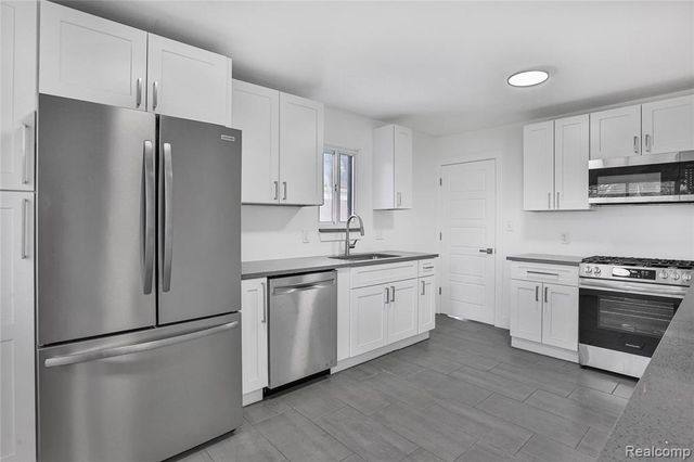 4260 Kiefer Avenue, Warren, MI 48091