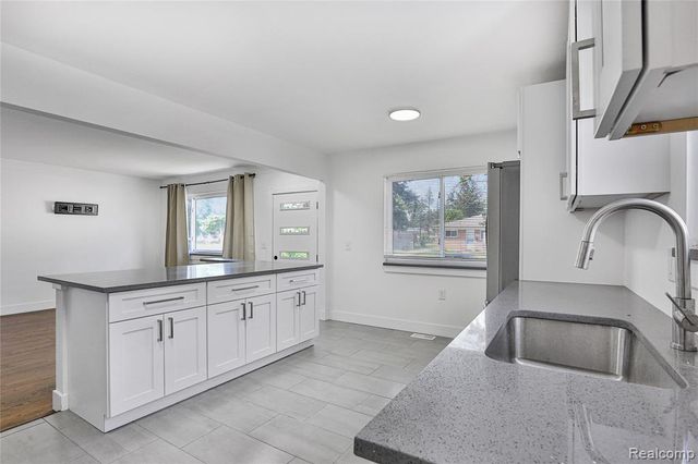 4260 Kiefer Avenue, Warren, MI 48091