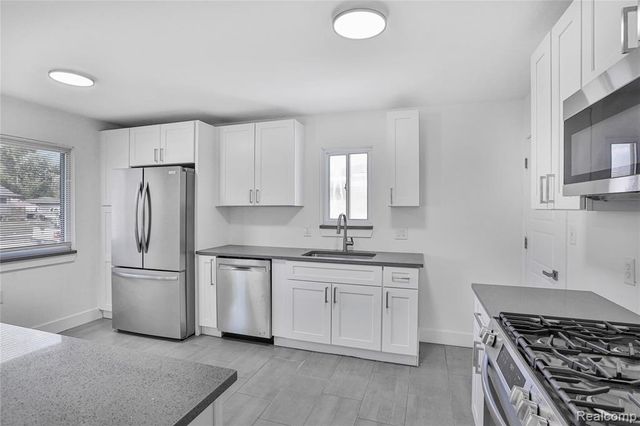 4260 Kiefer Avenue, Warren, MI 48091