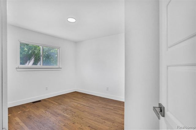 4260 Kiefer Avenue, Warren, MI 48091