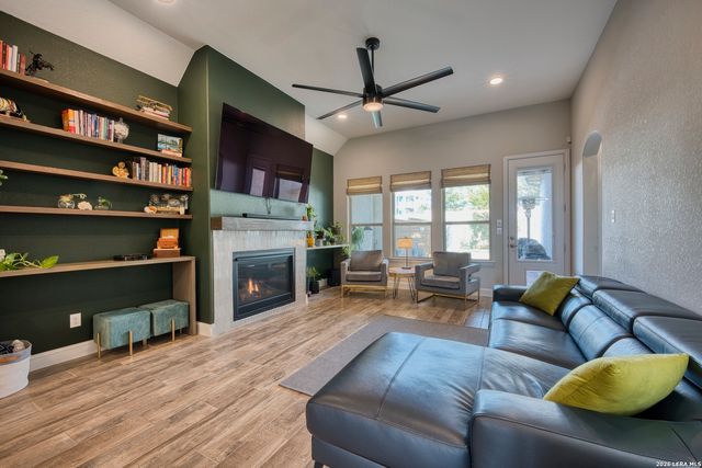 151 Bedingfeld, Shavano Park, TX 78231