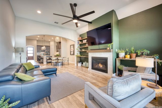 151 Bedingfeld, Shavano Park, TX 78231