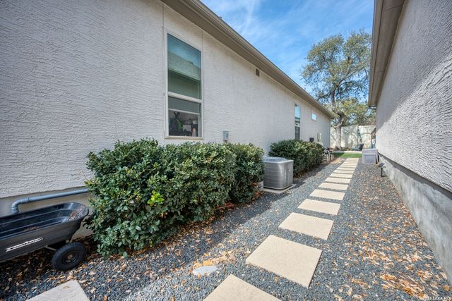 151 Bedingfeld, Shavano Park, TX 78231